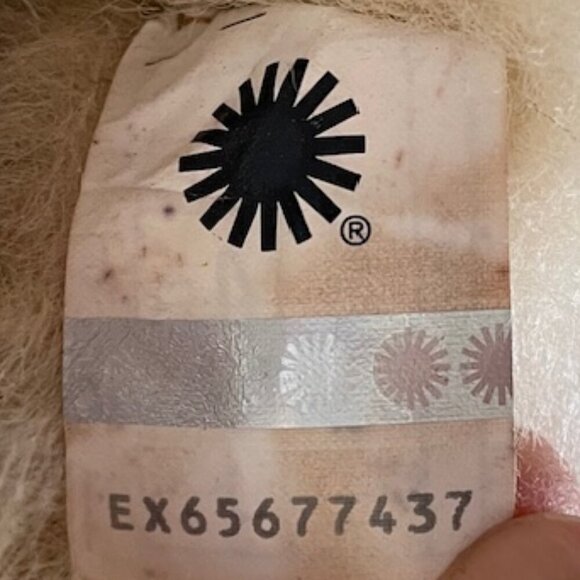 UGG Bailey Button UGG Charm Chestnut Brown Sheepskin Boots Size 6 - Picture 11 of 16